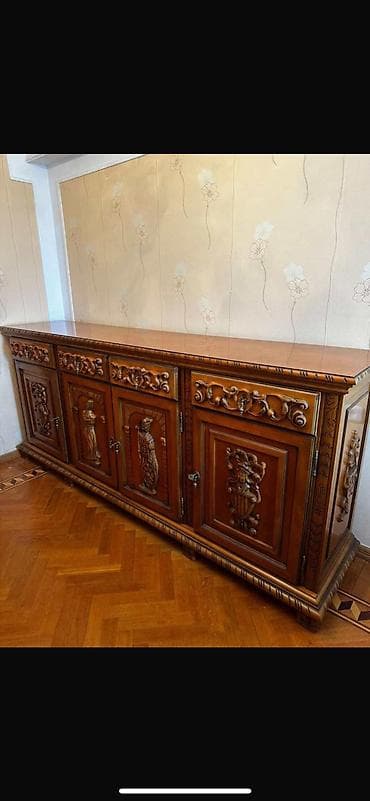 Mebel Renessans, ela veziyyetde. Divan, kreslo stol ve stuluda var