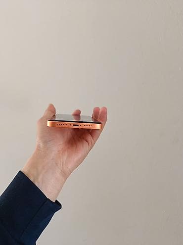 iphone ucuz modeli: İphone 11 modelidir. 17 proya yığılıb.Heç bir problemi yoxdu.Barter — 5