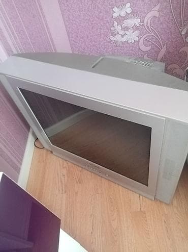 Kineskop tipli televizor - Gümüşü korpus, ön paneldə idarəetmə