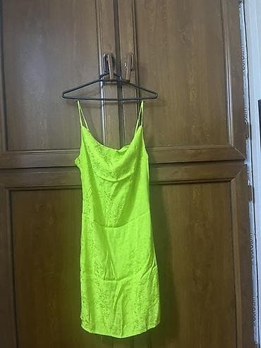 Neon-yaşıl rəngdə qadın donu - Model: slip tərzli, nazik askılı - — 1