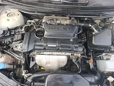 Hyundai Elantra sedan – ağ rəng Xüsusiyyətlər: - Korpus: 4 qapılı — 6