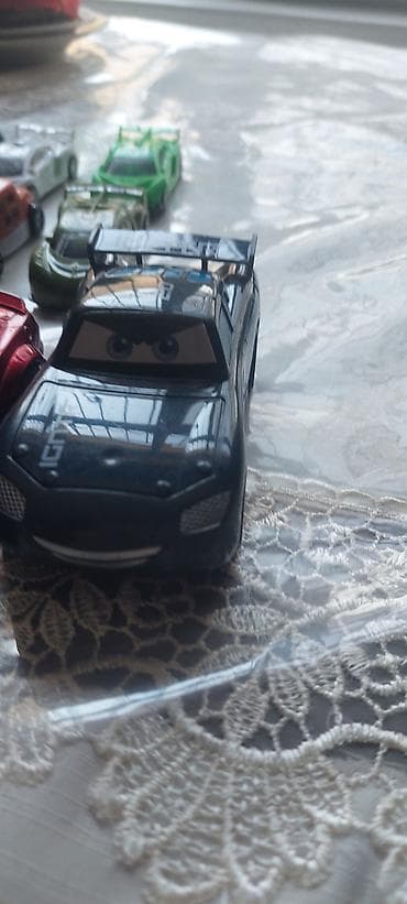 işlənmiş uşaq maşınları: Metal oyuncaq maşınlar dəsti - Miqyas: təxminən 1:64 - Korpus: metal — 6