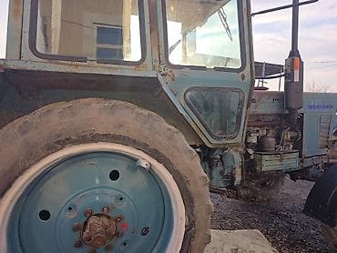 панель: Belarus MTZ seriyalı təkərli traktor Traktor Sabirabad dadır Işlək — 2