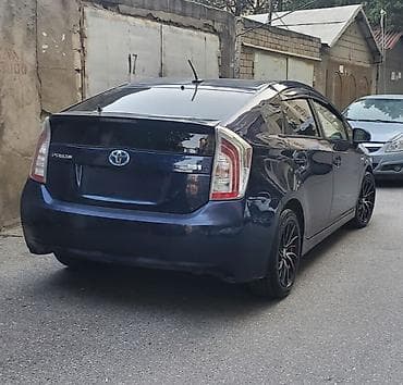 elektrik avtomobili: KREDİTdədir Toyota Prius (3-cü nəsil) hibrid hetçbek - İli 2012 - — 3