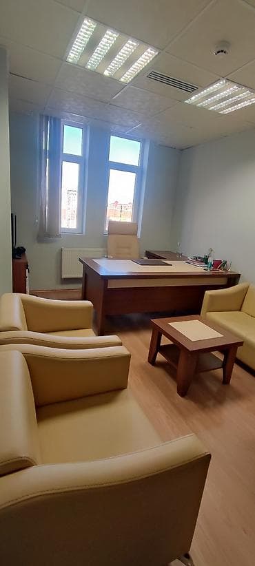 Ofis mebel dəsti Tərkib: - Direktor masası: iri ölçülü, qoz rəngli