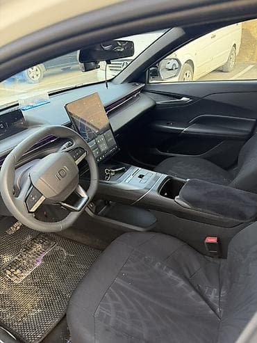 kia sorento 2015: Changan Qiyuan A05: 1.5 l | 2025 il 14000 km Sedan — 2
