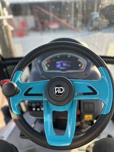 dete 75 трактор: Yeni RD1004 modeli traktor. Mavi və ağ rənglərdə, kabinli və müasir — 6