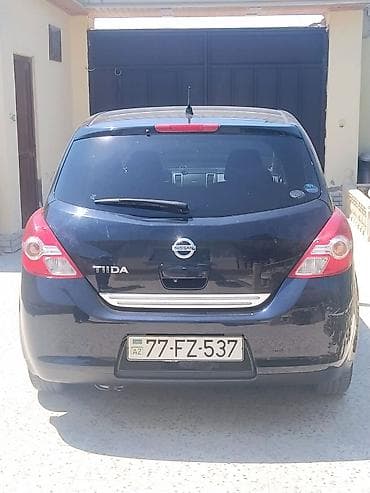 Avtomobil satışı: Nissan Tiida hatchback - Kuzov: 5 qapılı hatchback, qara rəng - — 3