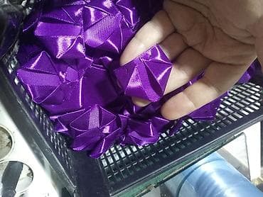 Bənövşəyi atlas lentdən hazırlanmış dekorativ qönçə/rozet elementləri