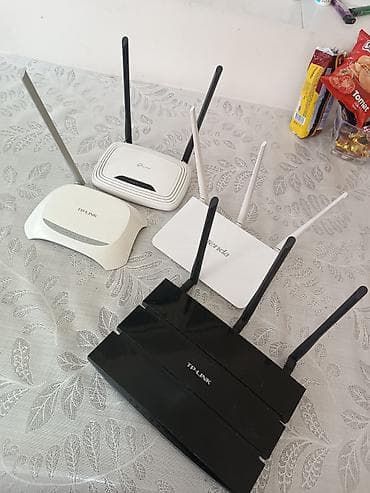 ucuz modemler: Wi‑Fi routerlər toplusu Brendlər: TP‑Link və Tenda. Korpusda müxtəlif — 5