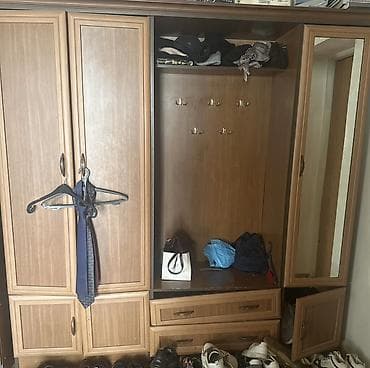 Kombinə edilmiş dəhliz mebeli – şkaf, asılqan və güzgülü bölmə - lalafo.az -da Kombinə edilmiş dəhliz mebeli – şkaf, asılqan və güzgülü bölmə -