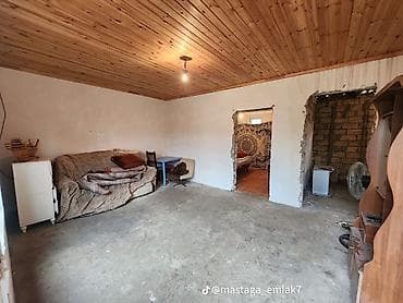 Дома: 3 otaqlı həyət evi - Daş hasarlı kiçik həyət: giriş qapısı, açıq — 4