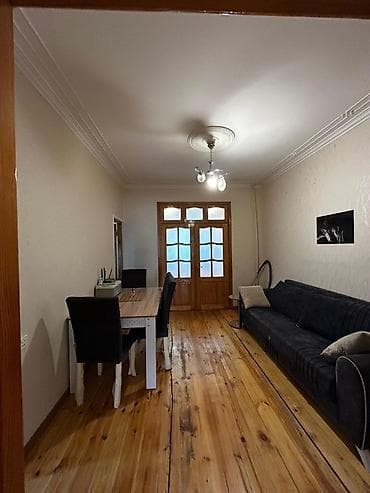 ramanıda ev: 20yanvar metrosunun üsdündə 5mərtəbənin 1ci mərtəbəsində 3otaqlı ev — 3