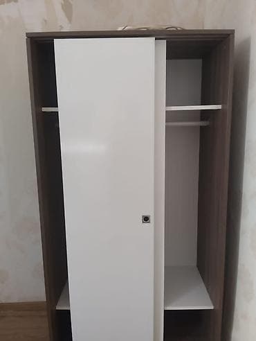 skaflar: İkiqapılı sürgülü şkaf - Dizayn: ağ ön panellər və qəhvəyi (taxta — 2