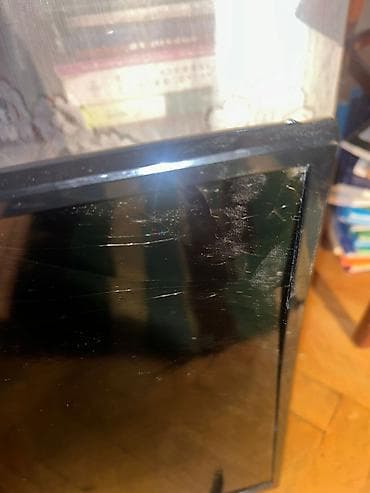 blu ray disk: Televizor Riffle LED ekran 32" HD (1366x768) — 2