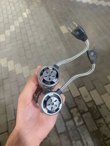 led iwiqlar: İki ədəd LED avtomobil lampası. Bu lampalar avtomobilinizin — 2
