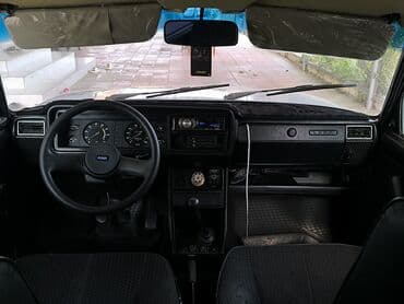 traktor yer qazan: VAZ 2107, mavi rəngli sedan Xüsusiyyətlər: - Kuzov: sedan, klassik — 13