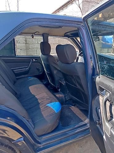 volkswagen 4: Mercedes-Benz 190 (W201) sedan - Kuzov: 4 qapılı sedan, tünd mavi — 6