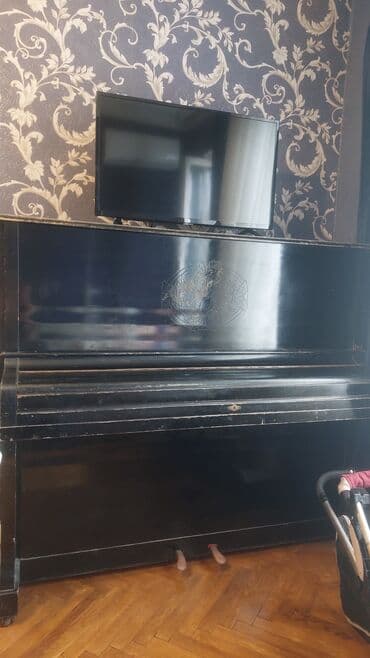 forte piyanino: Upright piano – klassik qara rəngdə, korpusu üzərində dekorativ — 4