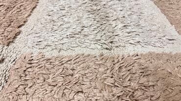 Xalcalar satılır. En böyük ölcüdem kocik ölcüye qeder bar. Seliqeli