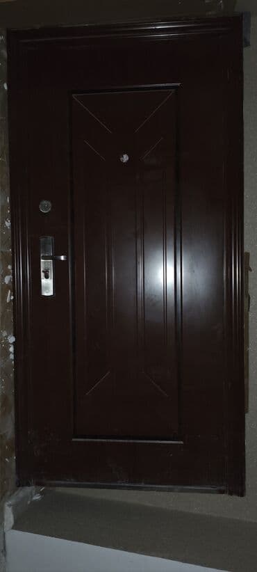 двери межкомнатнын бу: Dəmir giriş qapısı normal vəziyyətdə - Material: möhkəm metal — 2