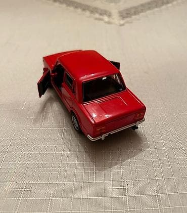 maşınlar oyuncaq: Kolleksiya üçün metal oyuncaq avtomobil modeli - Model: Klassik sedan — 3