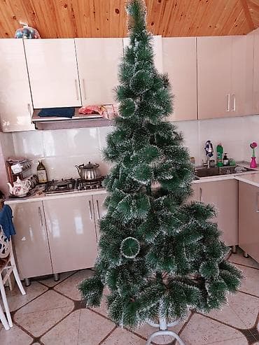 şam satışı: Süni şam ağacı – “qarla örtülü” effektli - Təxminən 210 sm hündürlük — 4