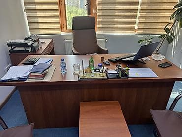 kitab skafı: Ofis mebel dəsti – klassik qəhvəyi ağac fakturalı Tərkibi: - İş — 3
