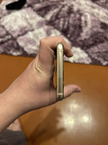 telefonlar kreditle: Smartfon – qızılı rəngdə Xüsusiyyətlər və dizayn: - Ekran: tam ön — 4