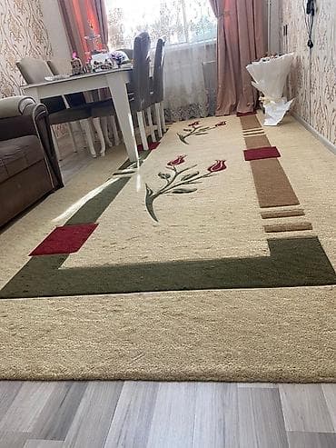 Məhsul: Xalça - Qonaq otağı üçün xalça satılır . ölçüsü 4,26 × 2 m