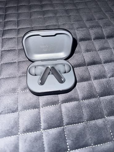 bluetooth qulaqciqlar: En teze çıxan, 1 gün istifade edilib, heç bir problemi yoxdur, qutusu — 3