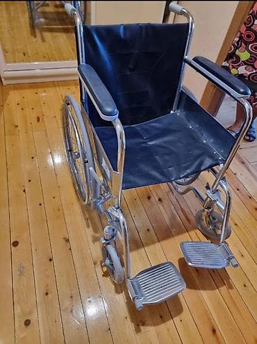 Manual təkərli arabə - Material: xromlanmış metal karkas, möhkəm