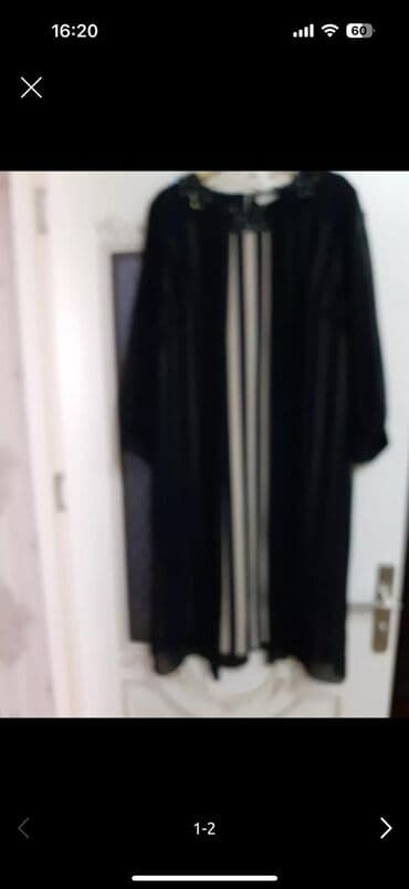 Qara rəngli zərif qadın donu - Model: düz kəsimli, dizə yaxın uzunluq