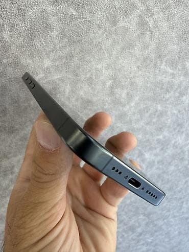 ucuz macbook pro: IPhone 15 Pro, 128 GB, Qara — 6