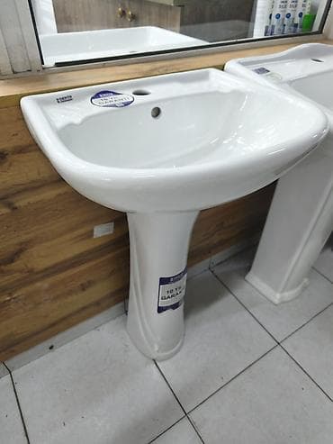 Lesa: Ayaqlı seramik əl yuma lavabosu - Marka: Creta (etiket üzərində qeyd — 1