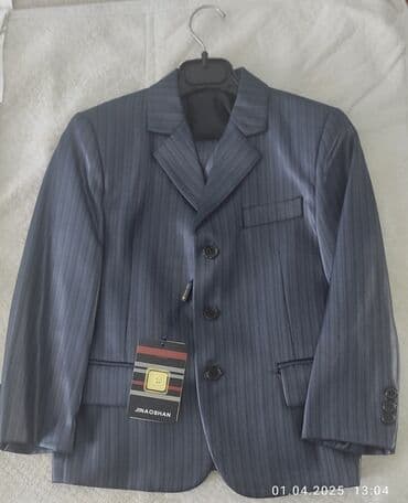 Костюм детский тройка. Новый