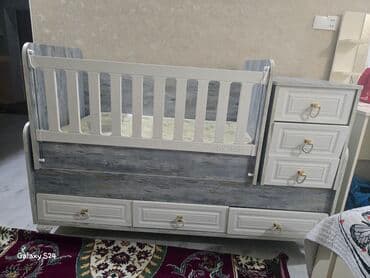 детские кроватки с рабочей зоной: Для девочки и мальчика, Б/у, Четырехугольная, Колыбель, Без бортиков, С матрасом, Без механизма качания — 1