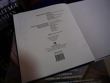 Reza Deqatinin fotoları əsasında 2024-cü ildə nəşr edilmiş "Dağıdılmış — 7