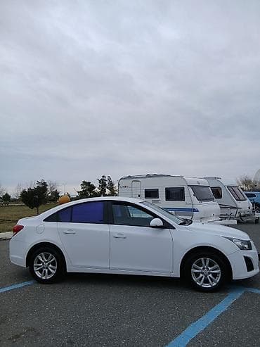 yan guzguler: Chevrolet Cruze: 1.8 l | 2014 il 218888 km Sedan — 7