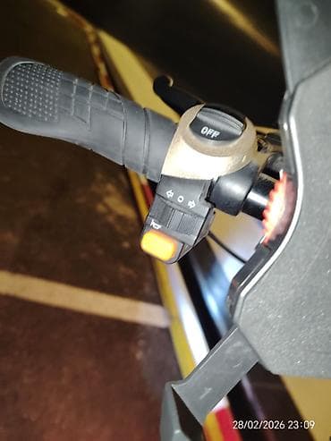 skute: Elektrik skuter - Güclü ön işıqlandırma: Sükanın aşağı hissəsində iki — 2