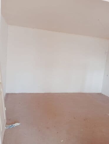 yeni yasamalda kirayə evlər: Satılır: həyət evi - Tip: 1 mərtəbə (yüksək kürsülü), daş divarlar — 8