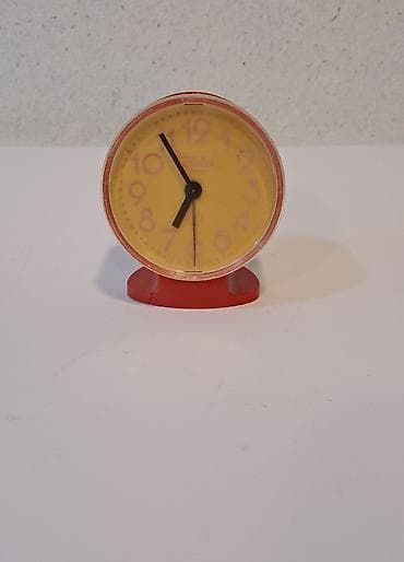 Настольный будильник Слава, в хорошем рабочем состоянии. СССР 1970х — 1
