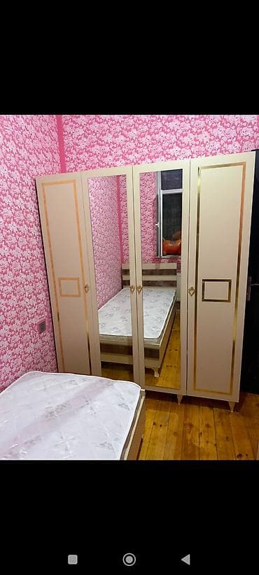paltar dolab: Dördkapılı paltar şkafı - Rəng: krem/bej tonlarında, qızılı dekor — 2