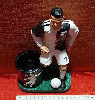 qələm dəsti: Ronaldo fiqur qələmqabı Juventus 7 nömrə Dizayn: Juventus formasında 7 — 10