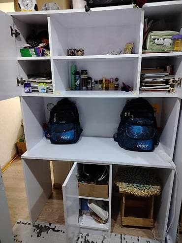 Düz masa, Stulsuz, Polkalı, Siyirməsiz, Sadə laminat