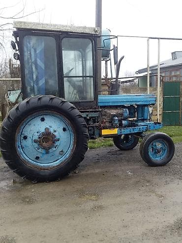 ford transit v184: Mavi rəngli təkərli traktor, kabinalı. Kənd təsərrüfatı işləri üçün — 2