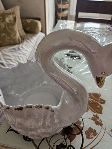 ördək gülü: Təcili!!! Yaxşı vəziyyətdə olan ördək meyvə qabı satılır.Qiymet 60 — 2