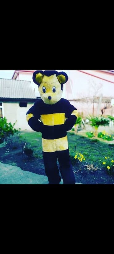 Dəstlər: Mavi rəngdə maskot kostyumu. Ağ rəngli böyük baş hissəsi və rəngli — 7