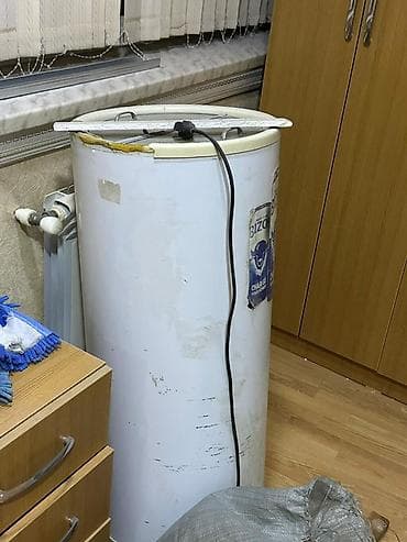 Market üçün soyuducu(1 təkəri içəri girib və matoru tam