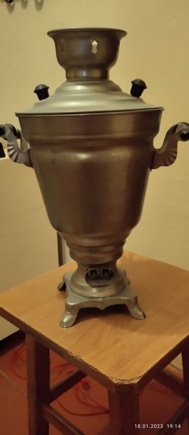 Баки: Toknan isleyen,70 ci illerin samovaridi, 100azn — 5